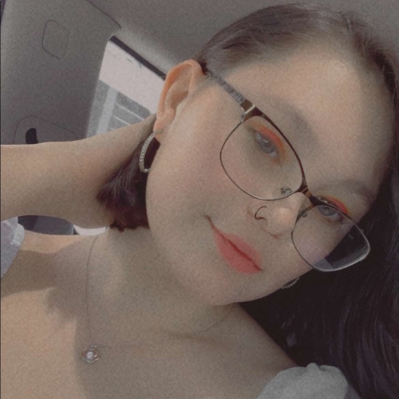 Meet your Posher, Alissa - Picture 1 of 1